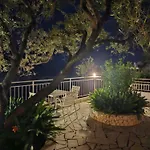 ゲストハウス Falcon