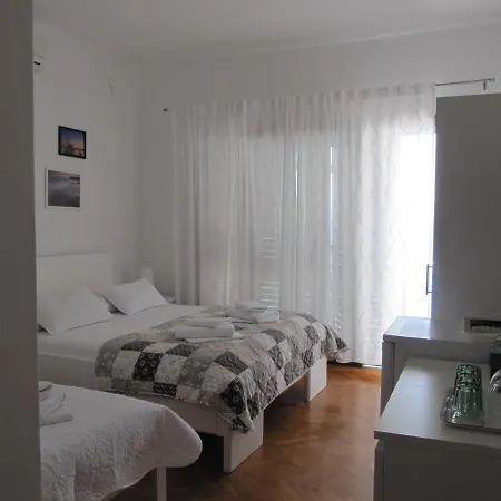 Pensjonat Falcon Podaca