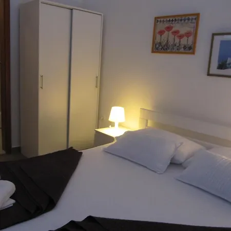 Falcon Guest house Podaca